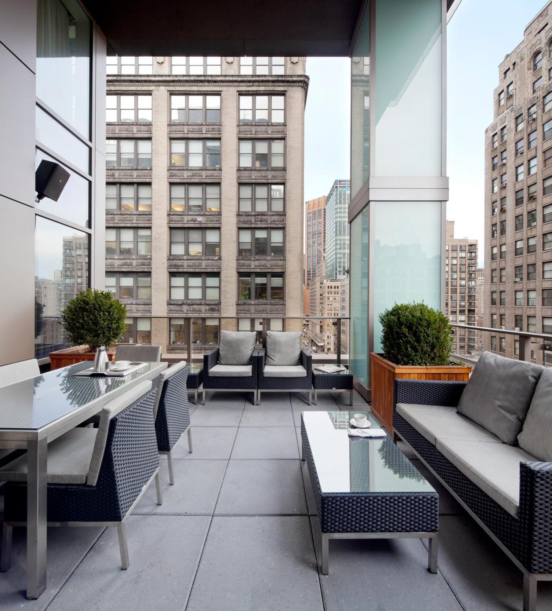 Royalton Park Avenue Hotel New York Kültér fotó The terrace of a duplex penthouse