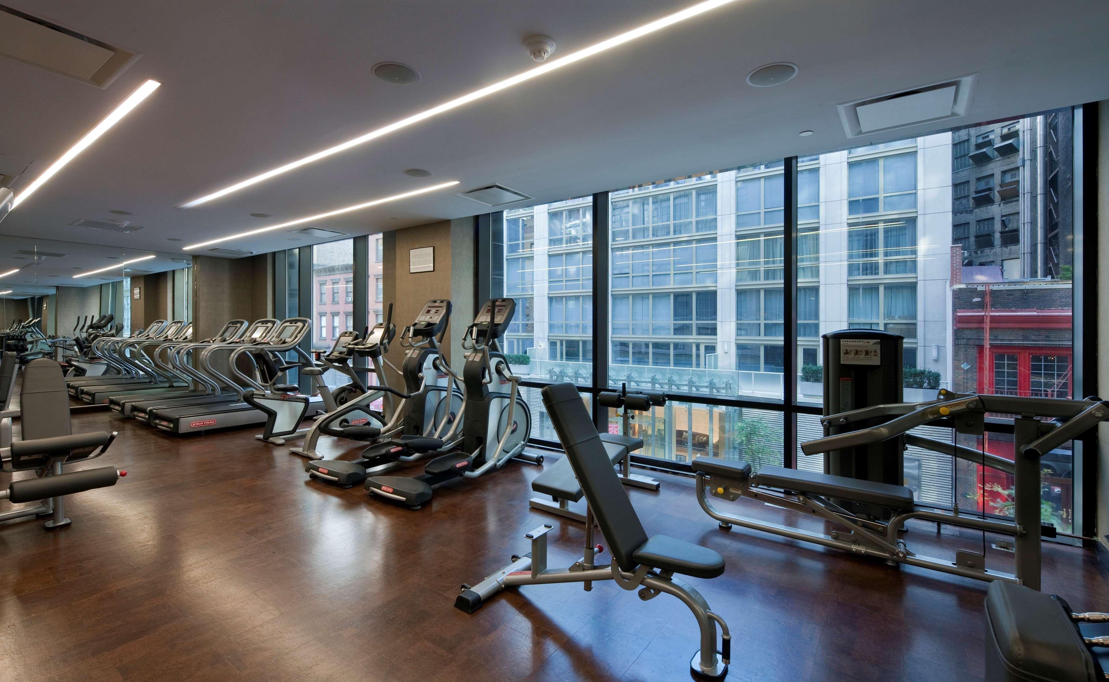 Royalton Park Avenue Hotel New York Kültér fotó The gym at the Ritz-Carlton, Boston