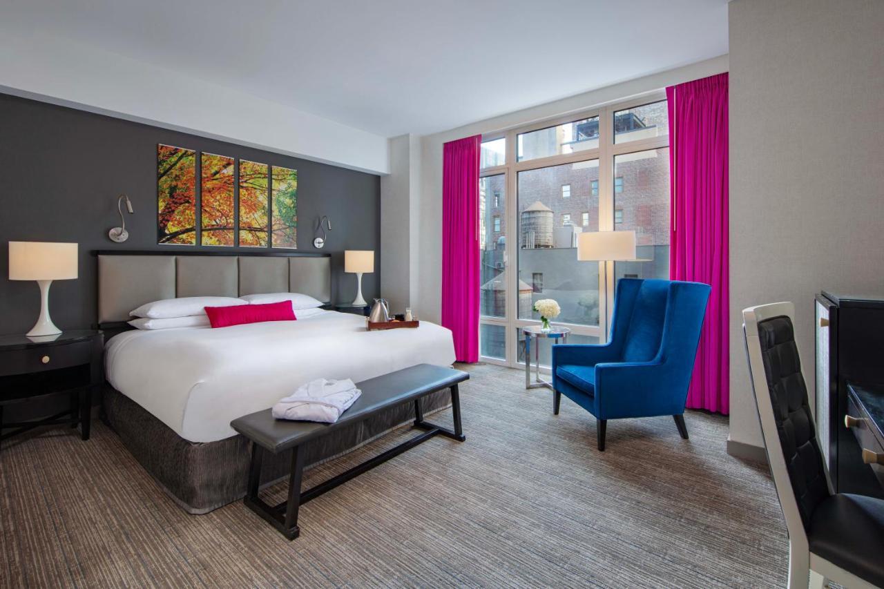 Royalton Park Avenue Hotel New York Kültér fotó A guest room at the Hotel Commonwealth
