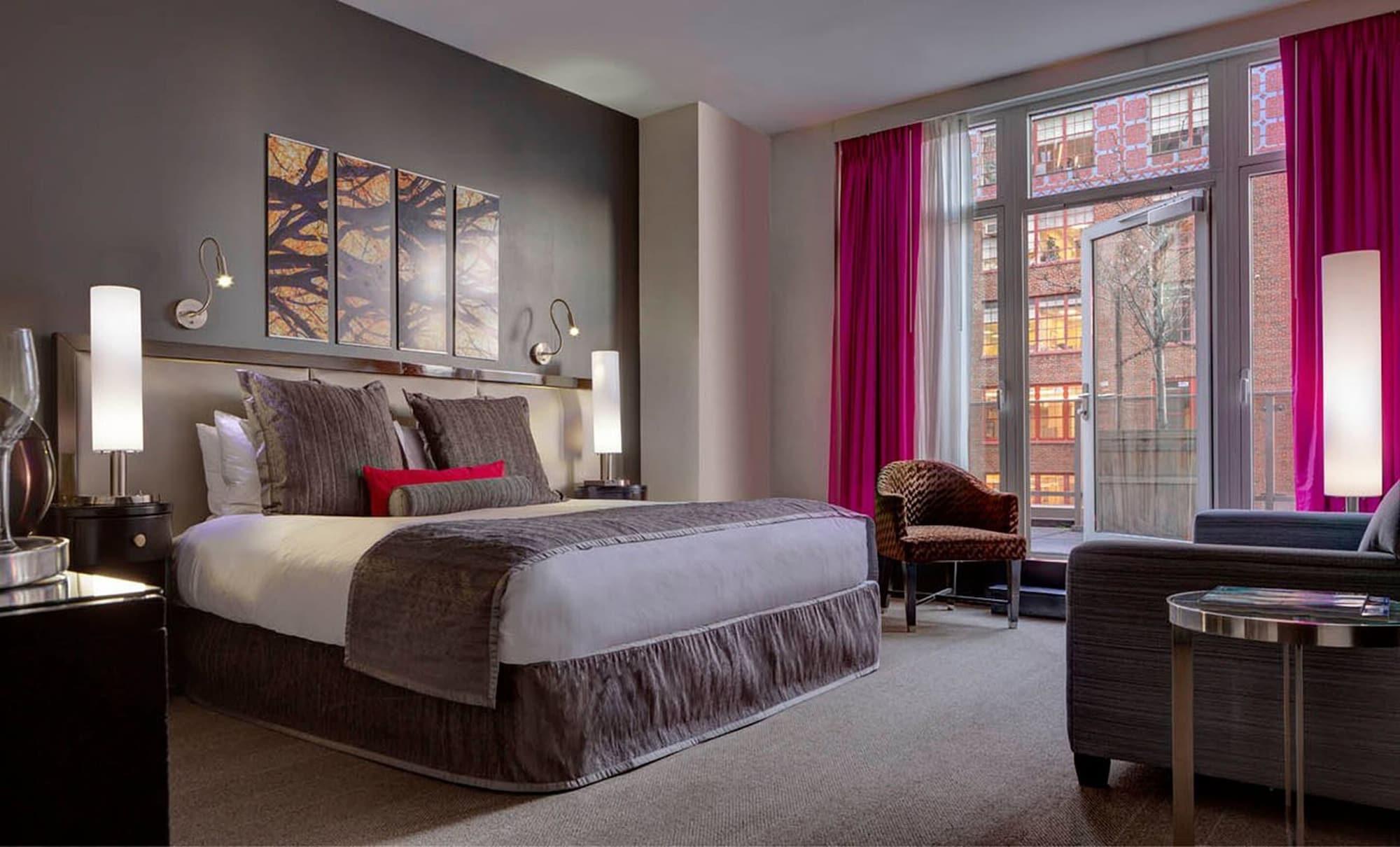 Royalton Park Avenue Hotel New York Kültér fotó A bedroom at the Hotel Commonwealth